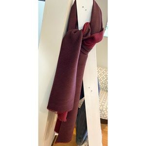 NWT. Lands End Textured scarf